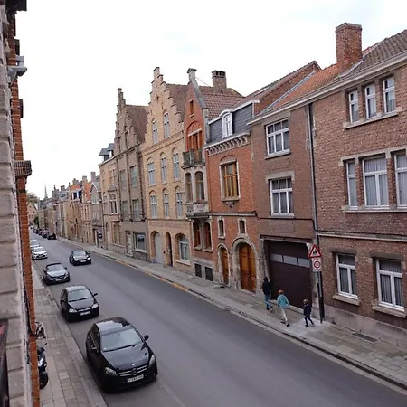 De Galerie - Leaves Homestay